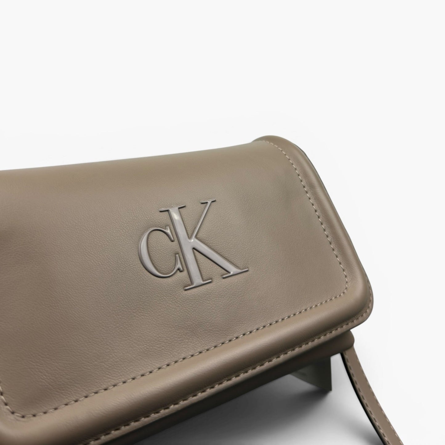 Calvin Klein Bold Ck Flap Crossbody LV04F1027G Braun Umhängetasche